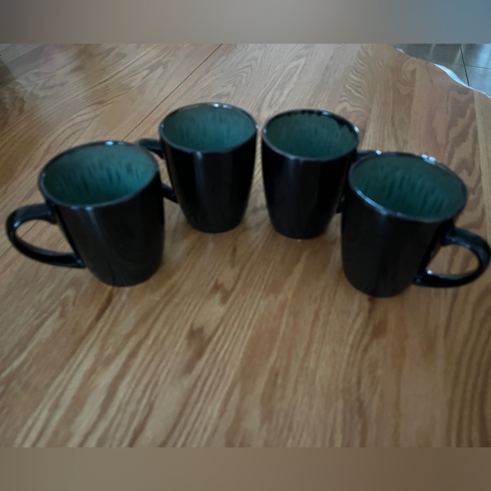 Set Of 4 New Coffee Mugs  Black Outside And Teal Inside
